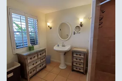 2745 Cardwell Way, Sarasota, FL 34231 - Photo 9