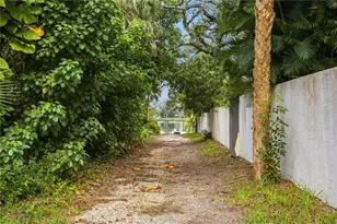 1909 Buccaneer Dr, Sarasota, FL 34231 - Photo 23