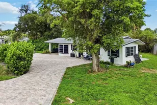 1909 Buccaneer Dr, Sarasota, FL 34231 - Photo 29