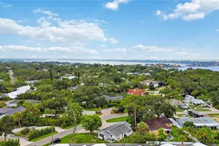 1909 Buccaneer Dr, Sarasota, FL 34231 - Photo 33