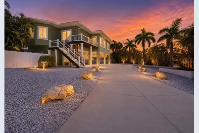 140 50th Street, Holmes Beach, FL 34217 - Photo 1