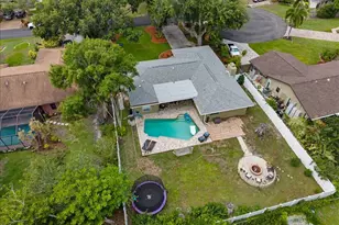 4346 Meadowland Cir, Sarasota, FL 34233 - Photo 3