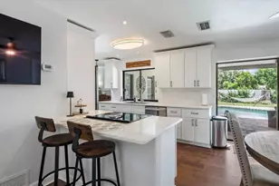 4346 Meadowland Cir, Sarasota, FL 34233 - Photo 11
