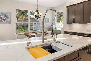 4255 67th Ave Cir E, Sarasota, FL 34243 - Photo 11