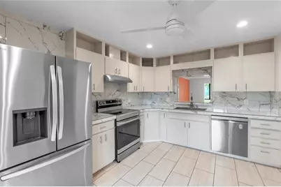 511 Lakeside Drive #511, Bradenton, FL 34210 - Photo 5