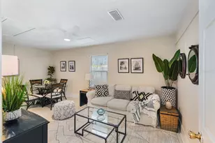 635 Melody Cir, Sarasota, FL 34237 - Photo 3