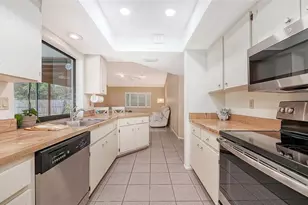 4736 Charing Cross Rd, Sarasota, FL 34241 - Photo 7
