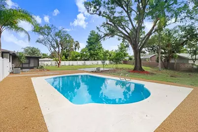 12113 Midlake Drive, Tampa, FL 33612 - Photo 37