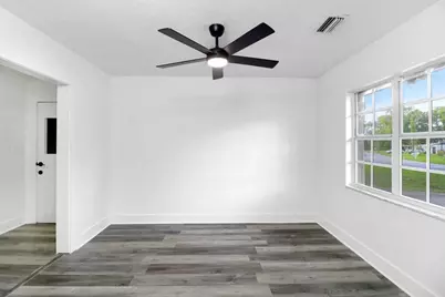 12113 Midlake Drive, Tampa, FL 33612 - Photo 17