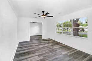 12113 Midlake Dr, Tampa, FL 33612 - Photo 15