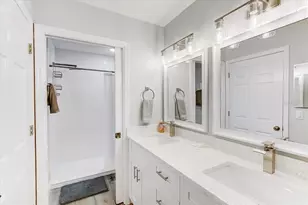 2424 Bay Dr, Bradenton, FL 34207 - Photo 17