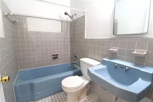 2516 E Milmar Dr, Sarasota, FL 34237 - Photo 11