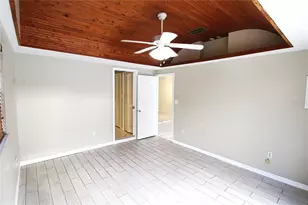 2516 E Milmar Dr, Sarasota, FL 34237 - Photo 7