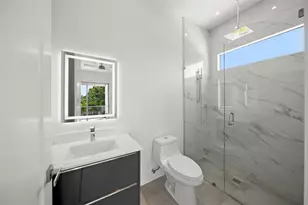2532 Fruit Tree Dr, Sarasota, FL 34239 - Photo 25