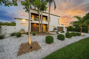 2532 Fruit Tree Dr, Sarasota, FL 34239 - Photo 37