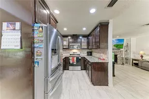 1520 Sunnyhills Dr, Brandon, FL 33510 - Photo 11