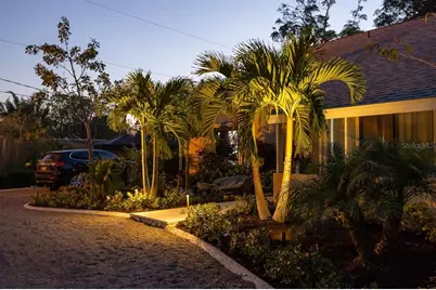 2137 Worrington Street, Sarasota, FL 34231 - Photo 7