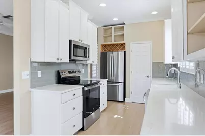 8050 Victoria Falls Circle, Sarasota, FL 34243 - Photo 13