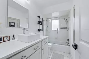 3615 Egerton Cir, Sarasota, FL 34233 - Photo 17