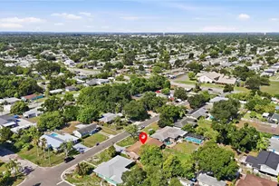 2404 22nd Ave W, Bradenton, FL 34205 - Photo 3