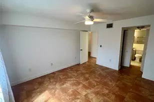 5769 Gardens Dr, Sarasota, FL 34243 - Photo 11