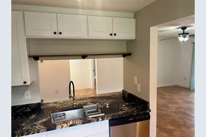5769 Gardens Drive, Sarasota, FL 34243 - Photo 5
