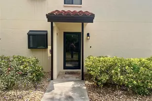 5769 Gardens Dr, Sarasota, FL 34243 - Photo 3