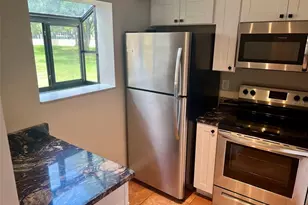 5769 Gardens Dr, Sarasota, FL 34243 - Photo 7