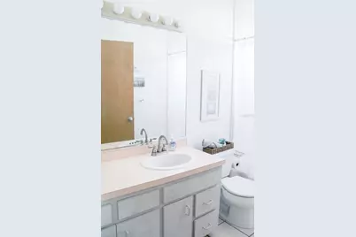 2911 Bentley Street, Sarasota, FL 34239 - Photo 9