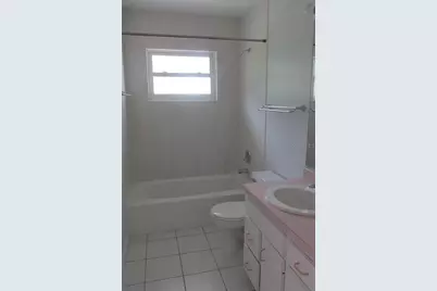 2911 Bentley Street, Sarasota, FL 34239 - Photo 5