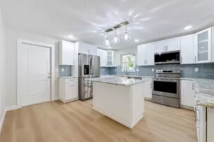 63 Oakwood Dr, Dunedin, FL 34698 - Photo 5
