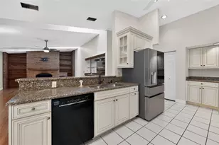 212 68th St NW, Bradenton, FL 34209 - Photo 5