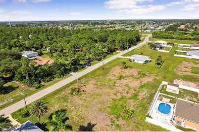 614 Jacaranda Parkway E, Cape Coral, FL 33909 - Photo 13