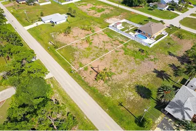 614 Jacaranda Parkway E, Cape Coral, FL 33909 - Photo 7