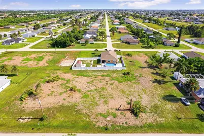 614 Jacaranda Parkway E, Cape Coral, FL 33909 - Photo 9