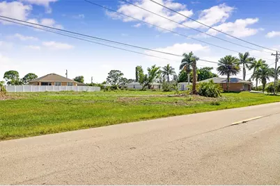 614 Jacaranda Parkway E, Cape Coral, FL 33909 - Photo 17