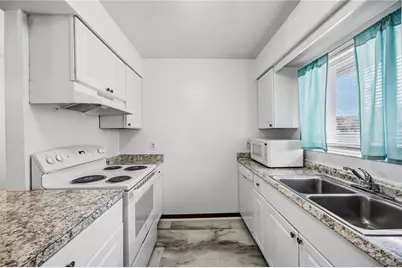 2752 Hidden Lake Boulevard #C, Sarasota, FL 34237 - Photo 11