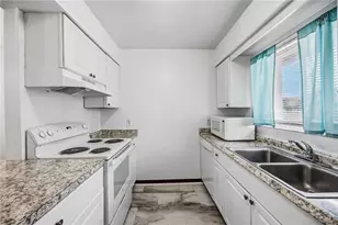 2752 Hidden Lake Blvd, Sarasota, FL 34237 - Photo 11
