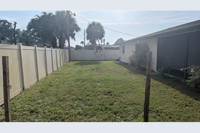 3720 Pin Oaks Street, Sarasota, FL 34232 - Photo 11