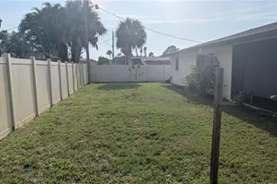 3720 Pin Oaks St, Sarasota, FL 34232 - Photo 11