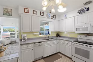 2101 Jo an Dr, Sarasota, FL 34231 - Photo 13