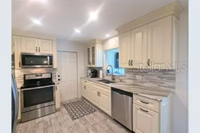 3070 Gulf Gate Drive, Sarasota, FL 34231 - Photo 7