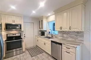 3070 Gulf Gate Dr, Sarasota, FL 34231 - Photo 7