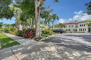 1685 Laurel St, Sarasota, FL 34236 - Photo 9
