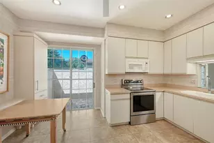 3331 Hadfield Greene, Sarasota, FL 34235 - Photo 9