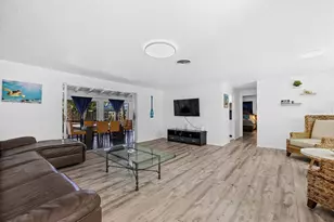 4055 Bay Oaks Cir, Englewood, FL 34223 - Photo 3