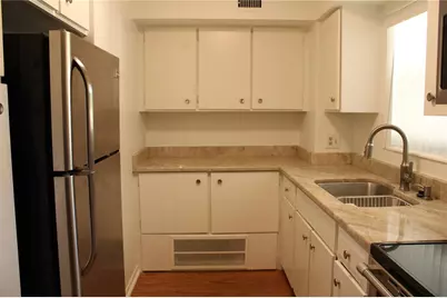 3900 Roxane Boulevard #10B, Sarasota, FL 34235 - Photo 3