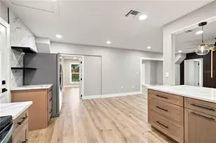 2770 Wood St, Sarasota, FL 34237 - Photo 9