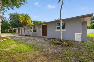 4734 Delmonte Ave, Sarasota, FL 34235 - Photo 3