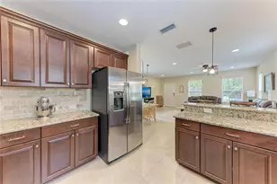 12662 Shimmering Oak Cir, Venice, FL 34293 - Photo 15